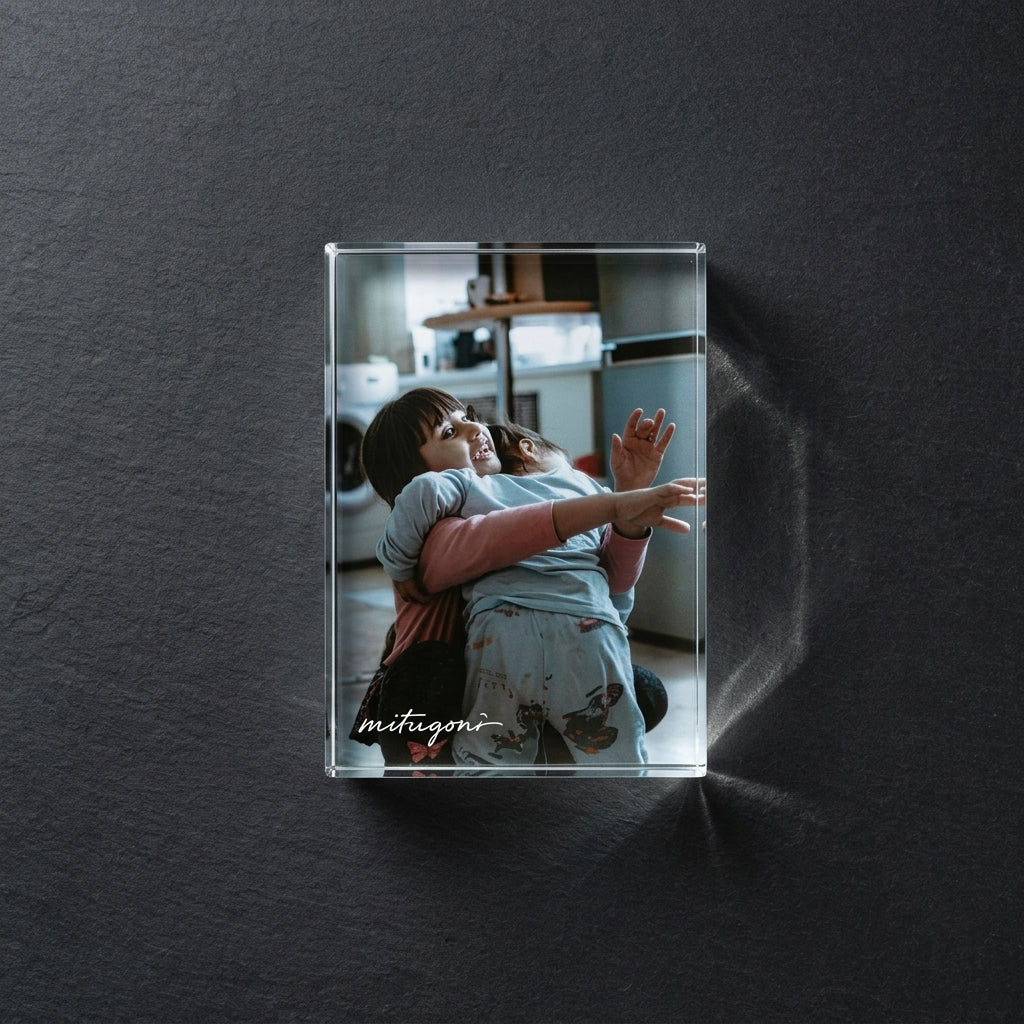 small Floating Magnetic Glass Photo Frame