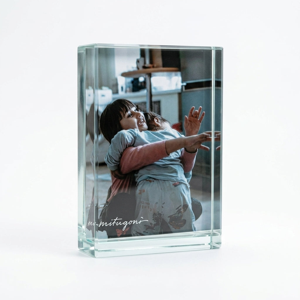 small Floating Magnetic Glass Photo Frame